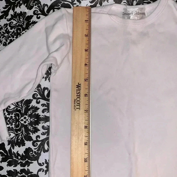 CHRISTMAS TOP GORGEOUS! 18-24M ✂️PRICED TO SELL✂️ - Picture 6 of 7